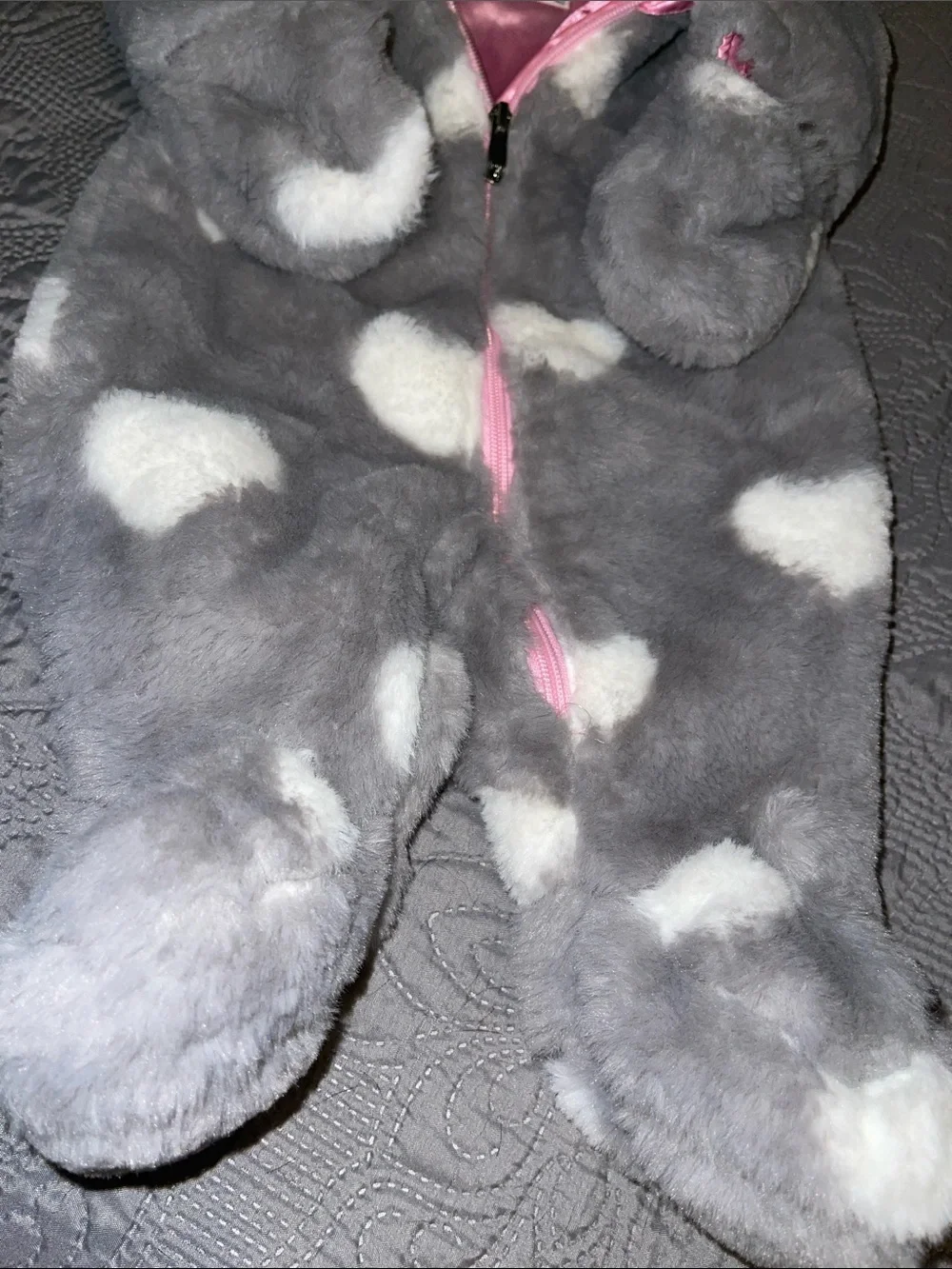 NWOT Kensie Girl Gray Faux Fur Heart Bunting with Pink Lining